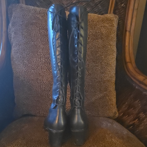 Elegant Black Heeled Boots for Women - Picture 2 of 2